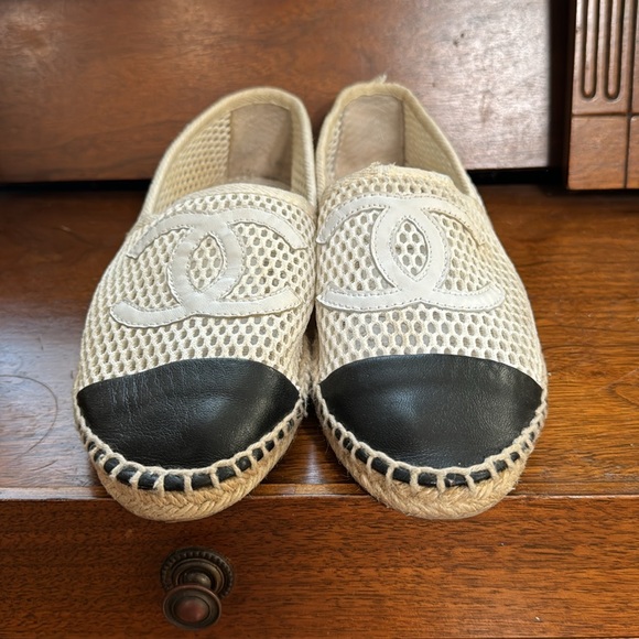 Chanel open weave and leather espadrille - Picture 2 of 11